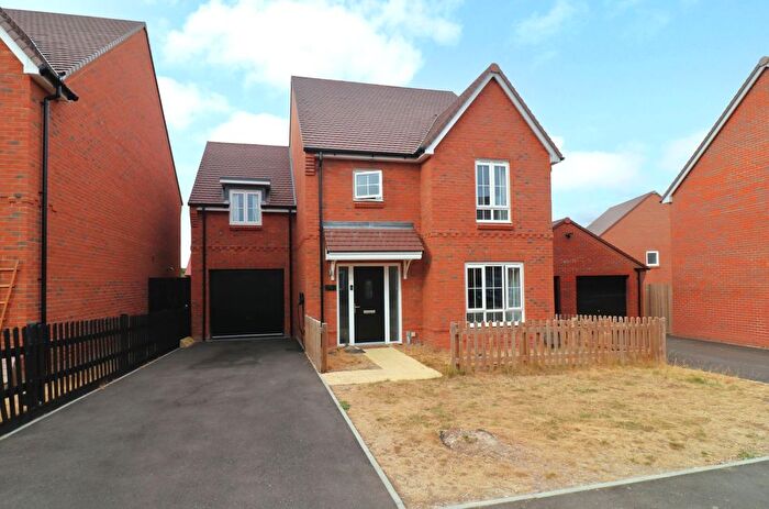 4 Bedroom Detached House For Sale In Merion Road, Botley, SO32
