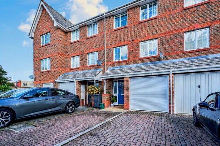 3 Bedroom Property To Rent In Gleeson Mews, Addlestone, KT15