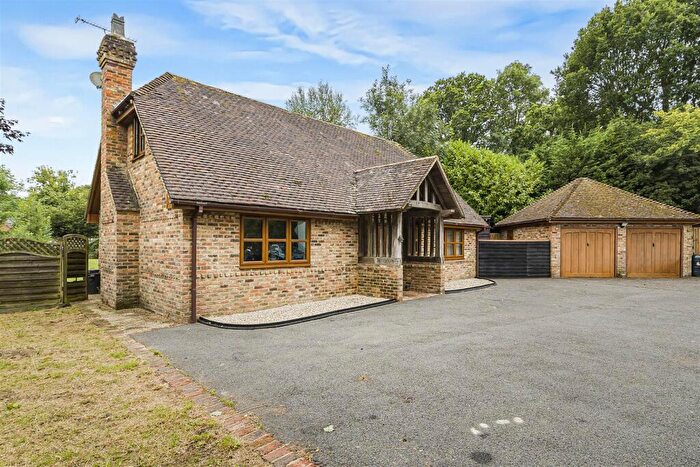 3 Bedroom House For Sale In Beechwood Drive, Meopham, Gravesend, DA13