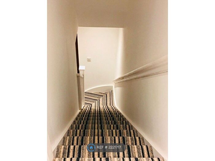 2 Bedroom Flat To Rent In Roxy Avenue, Chadwell Heath, RM6