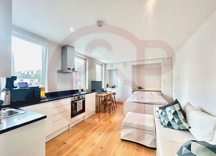 Studio To Rent In King Street, Hammersmith, W6
