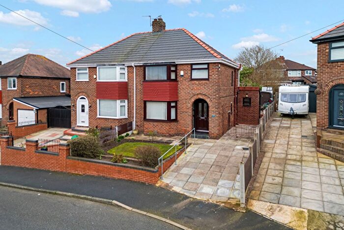 3 Bedroom Semi Detached House For Sale In Kingsley Crescent, Runcorn, WA7