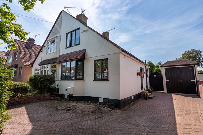 3 Bedroom Semi Detached House For Sale In Old Road East, Gravesend, Kent, DA12