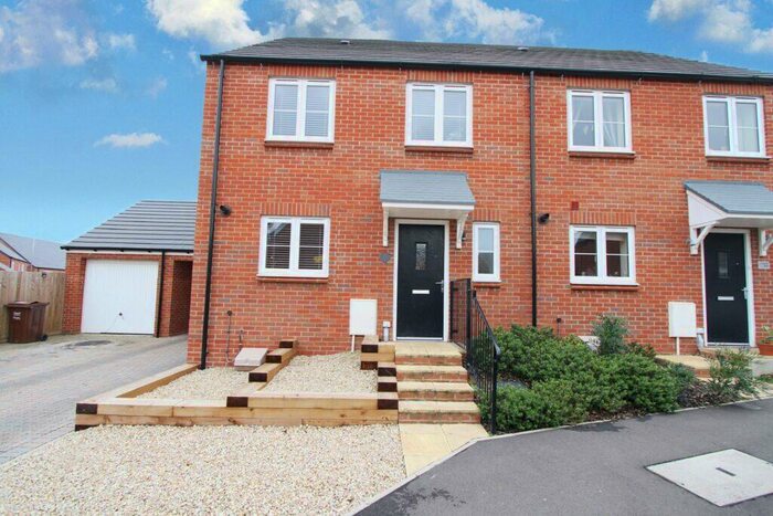 4 Bedroom End Of Terrace House To Rent In Golby Road, Bloxham, Oxon, OX15