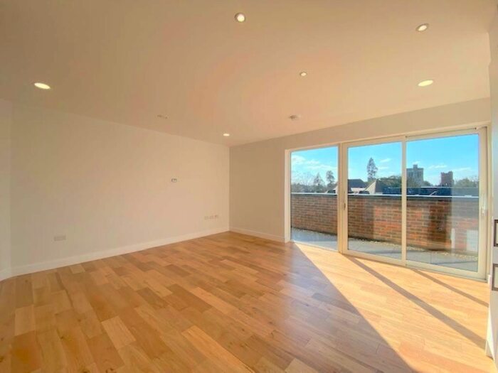 3 Bedroom Flat To Rent In Prideview Place, Stanmore, Middlesex, HA7