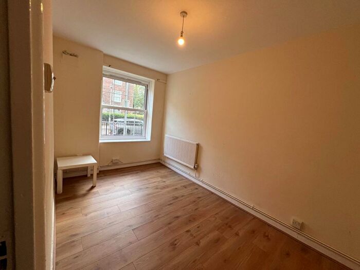 3 Bedroom Flat To Rent In Stamford Hill, London, N16
