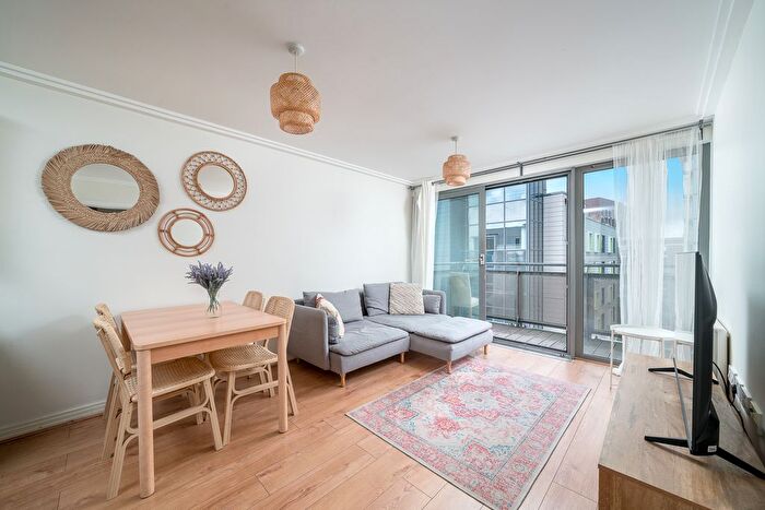 2 Bedroom Flat To Rent In Flat, Poulton Court, Victoria Road, London, W3