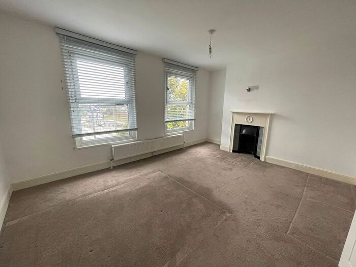 2 Bedroom Flat To Rent In Windmill Street, Gravesend, DA12
