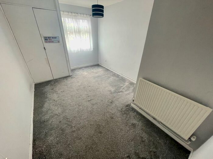 1 Bedroom Apartment To Rent In Waleys Close, Luton, LU3