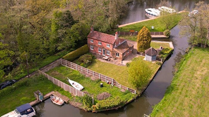 4 Bedroom Detached House For Sale In Hall Road, Irstead, NR12