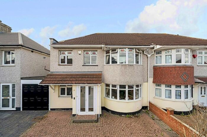 4 Bedroom Semi-Detached House To Rent In Farnham Road, Welling, DA16