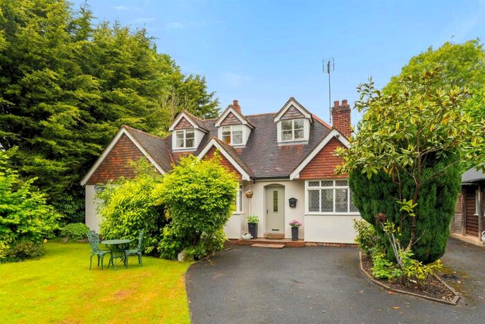 4 Bedroom Detached Bungalow For Sale In The Avenue, Rowington, Warwick, CV35