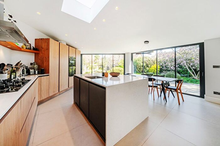 4 Bedroom Semi-Detached House For Sale In St. Julian's Close, Streatham Common, London, SW16