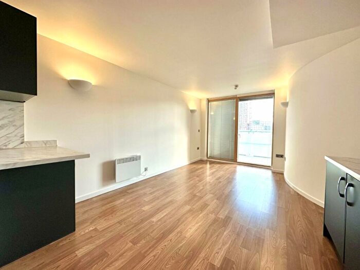 2 Bedroom Flat To Rent In West Point, Wellington Street, Leeds, West Yorkshire, LS1