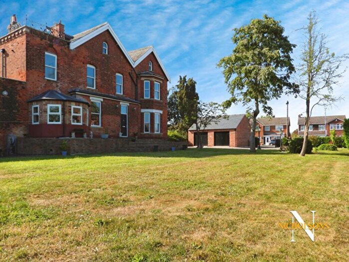 5 Bedroom Semi-Detached House For Sale In Huge Victorian Home On The Desirable Grove Coach Road, Retford, DN22