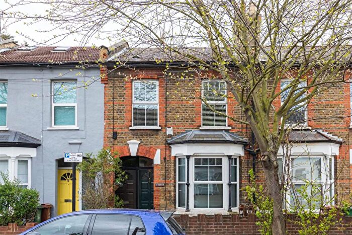 2 Bedroom Flat For Sale In Norman Road, Leytonstone, E11