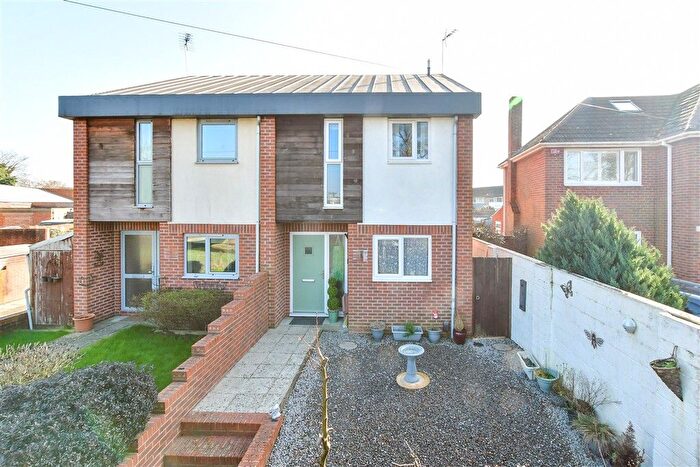 2 Bedroom Semi Detached House For Sale In Staunton Road, Havant, Hampshire, PO9