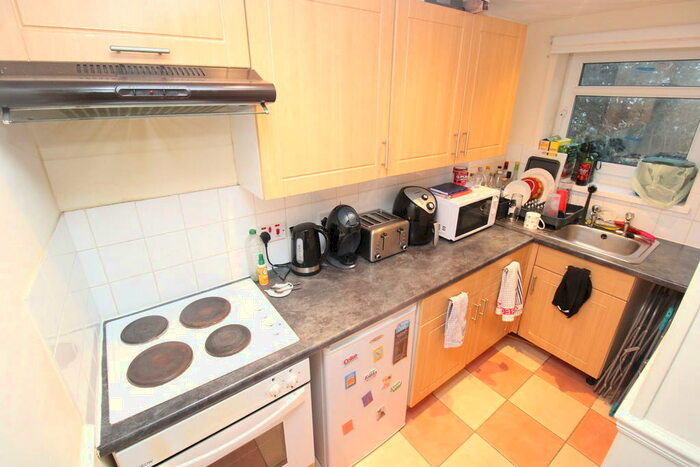 3 Bedroom Flat To Rent In Stow Hill, Pontypridd, CF37