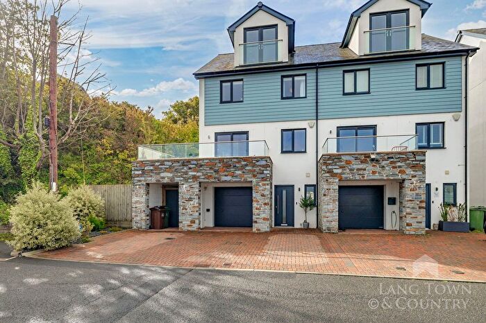 4 Bedroom Semi-Detached House For Sale In Barton Road Turnchapel, Plymouth., PL9