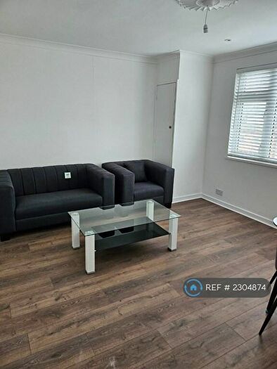2 Bedroom Flat To Rent In Primrose Gardens, London, NW3