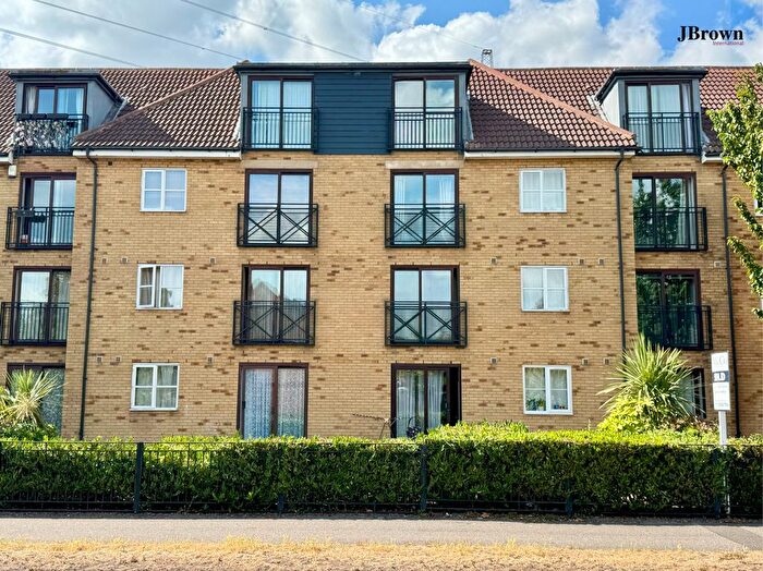 2 Bedroom Flat To Rent In Nightingale Court, Grays, Essex, RM16