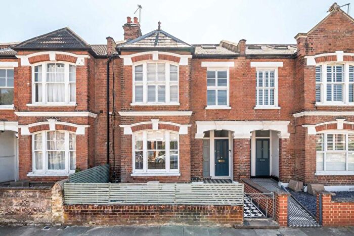3 Bedroom Maisonette For Sale In Midmoor Road, Balham, SW12