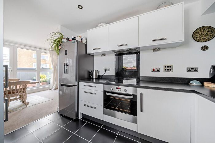 1 Bedroom Flat For Sale In Limerick Close, Balham, London, SW12