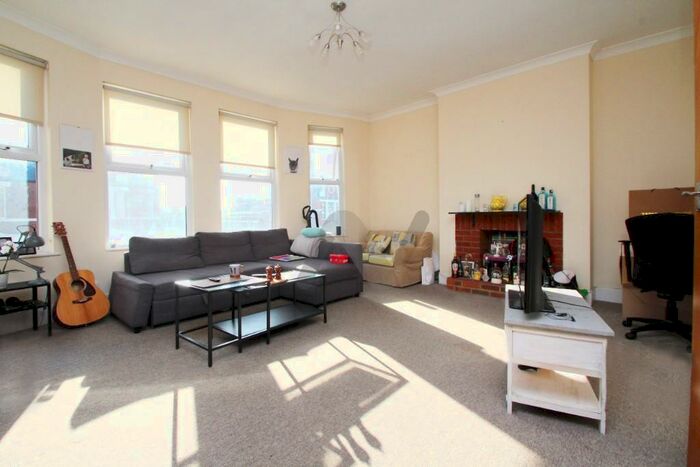 1 Bedroom Flat To Rent In Ballards Lane, London, N3