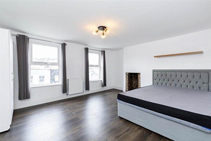 2 Bedroom Flat To Rent In Camden High Street, London, NW1