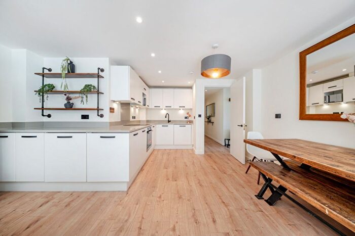 4 Bedroom Flat For Sale In Water Gardens Square, London, SE16