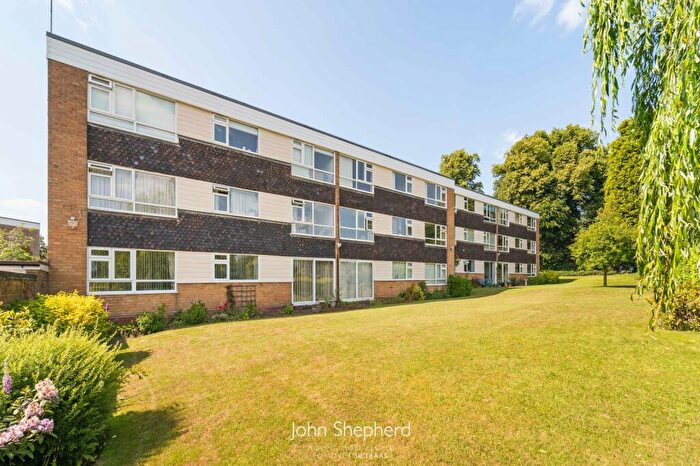 2 Bedroom Flat For Sale In Albany Gardens, Hampton Lane, Solihull, West Midlands, B91