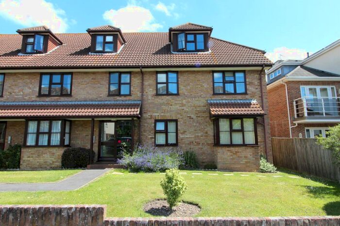 2 Bedroom Flat To Rent In Whitefield Road, New Milton, BH25