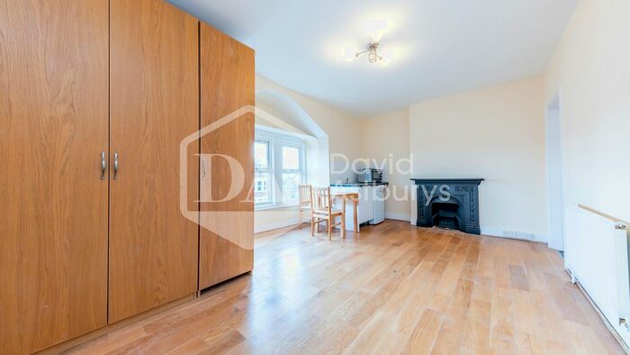 Studio To Rent In Quernmore Road, Stroud Green, London, N4