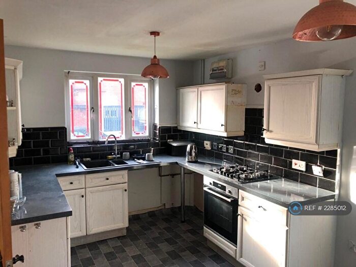 3 Bedroom Semi-Detached House To Rent In Farnsworth Grove, Huthwaite, Sutton-In-Ashfield, NG17