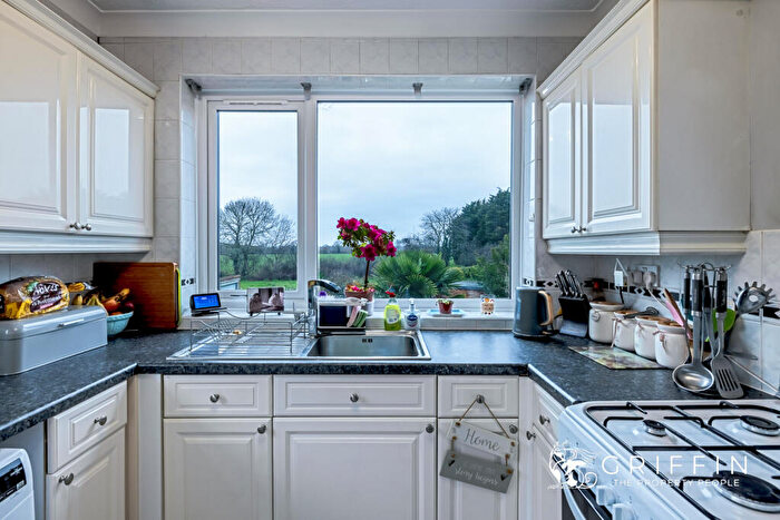 2 Bedroom Maisonette For Sale In West Road, South Ockendon, RM15