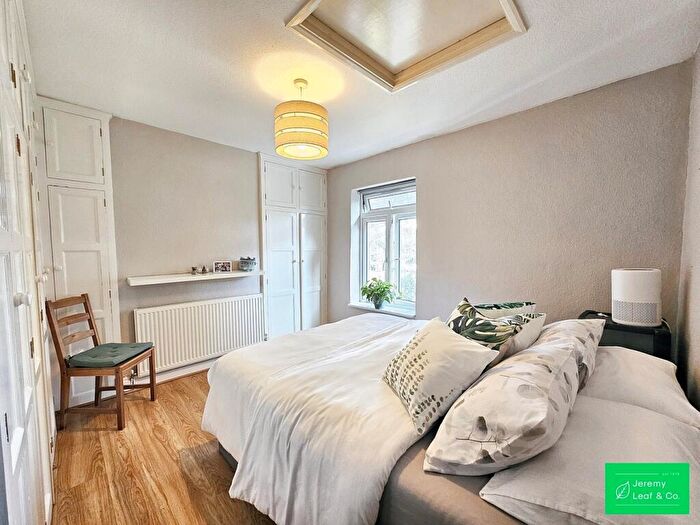 2 Bedroom Cottage For Sale In Red Lion Hill, London, N2