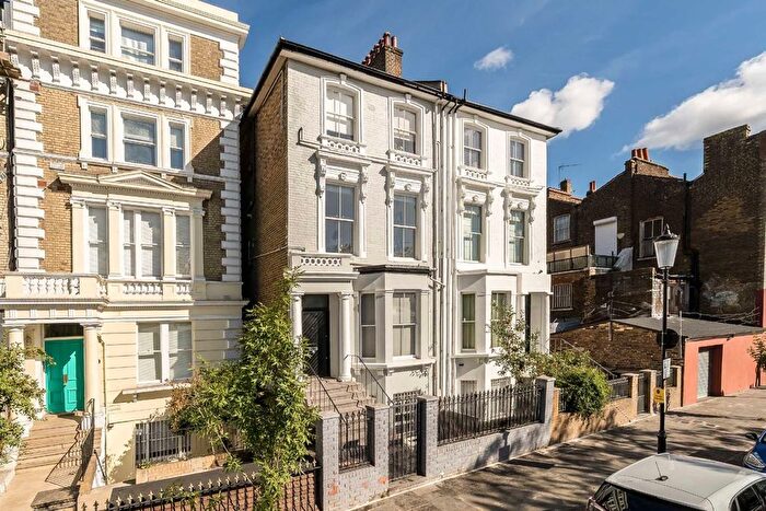 2 Bedroom Flat For Sale In Cambridge Gardens, Westbourne Grove, W10