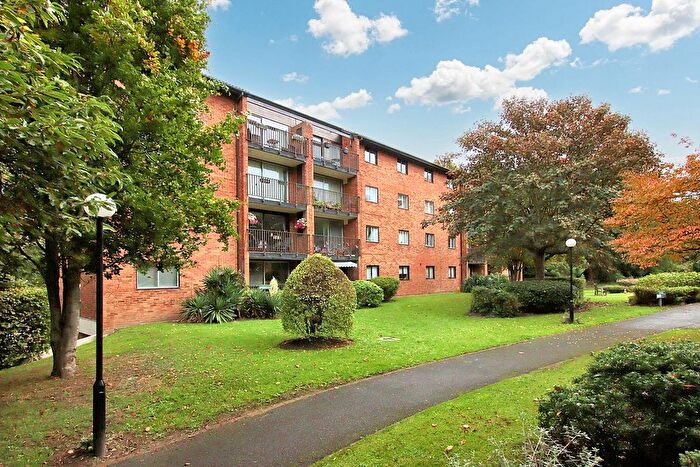 3 Bedroom Flat For Sale In Campion Close, Croydon, CR0