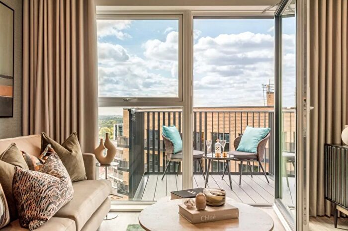 3 Bedroom Flat For Sale In Unit Kew Bridge Rise, Brentford, TW8