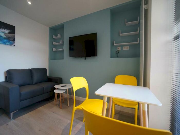 4 Bedroom House To Rent In Victoria Street, Bangor, Gwynedd, LL57