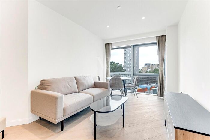 Apartment To Rent In Aspen, Marsh Wall, London, E14