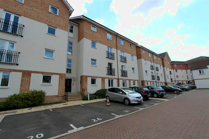2 Bedroom Flat To Rent In Itea Court, Lindie Gardens, Uxbridge, UB8