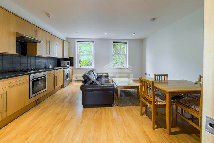 1 Bedroom Apartment To Rent In Finchley Road, Golders Green, London, NW11