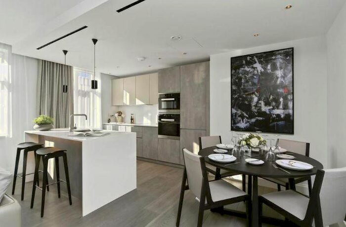 2 Bedroom Flat To Rent In Hertford Street, Mayfair, London, W1J