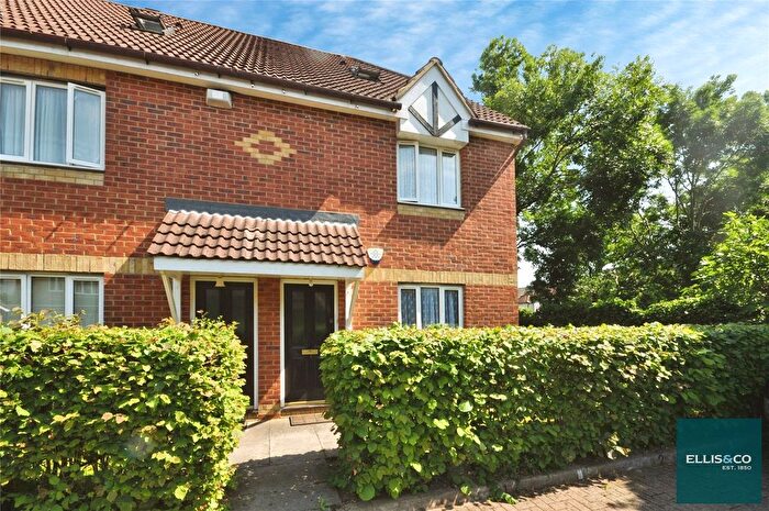 2 Bedroom Flat For Sale In Dorset Mews, Finchley, N3