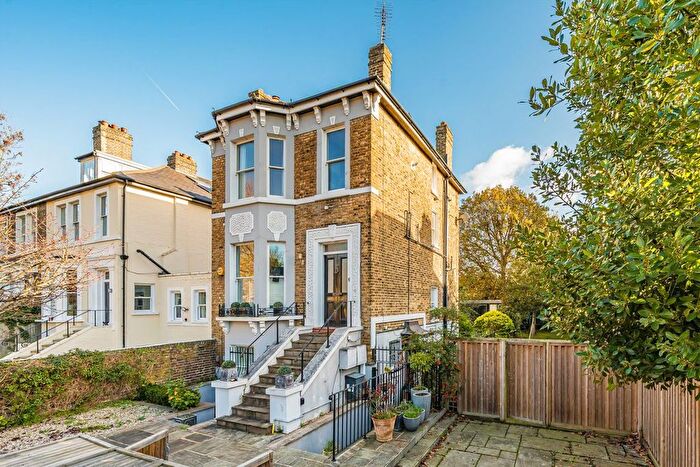 3 Bedroom Maisonette For Sale In Heathcote Road, St Margarets, TW1