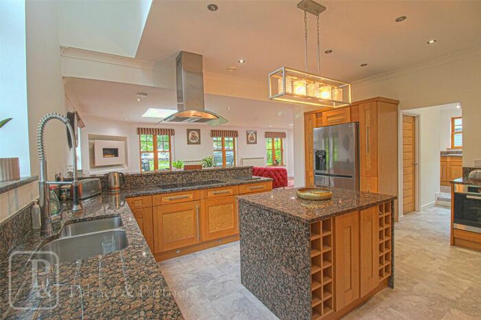 4 Bedroom Detached House To Rent In Welshwood Park Road, Colchester, Essex, CO4