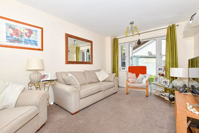 3 Bedroom Link Detached House For Sale In Horwood Way, Harrietsham, Maidstone, Kent, ME17