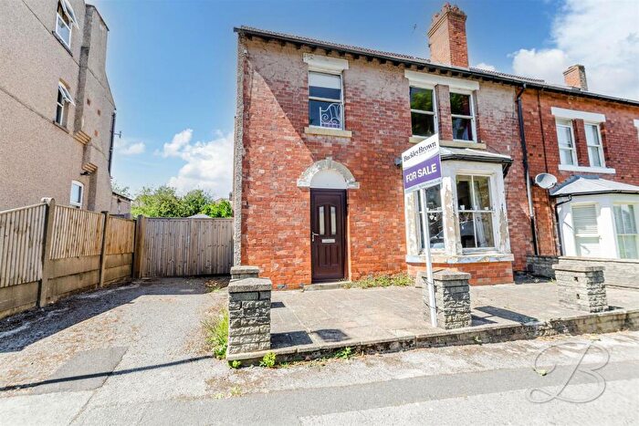 3 Bedroom Semi-Detached House For Sale In King Edward Avenue, Mansfield, NG18