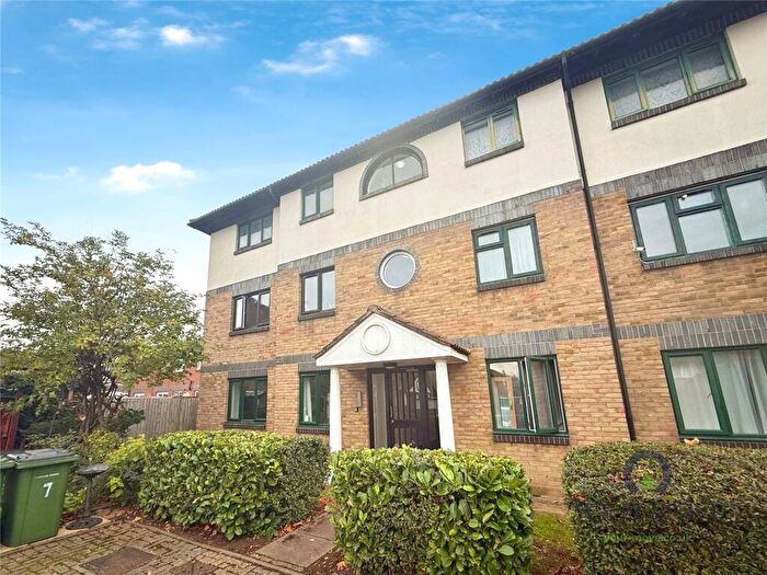2 Bedroom Flat For Sale In Courtauld Close, London, SE28